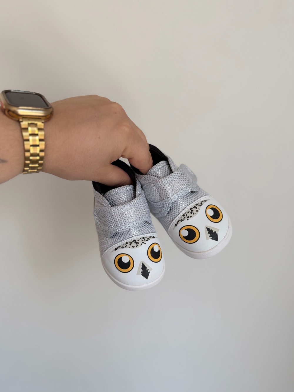 Ikiki Snowy Owl-Print Squeaky Shoes (Size 3)